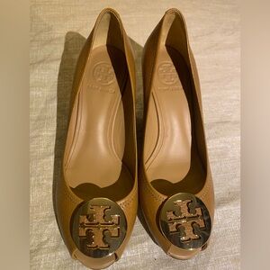 Tori Burch NWOT Wedge Tan Leather Shoes 8M+Fabric Bag— & price drop!